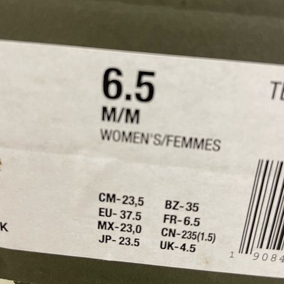 New women's shoes - Picture 3 of 4